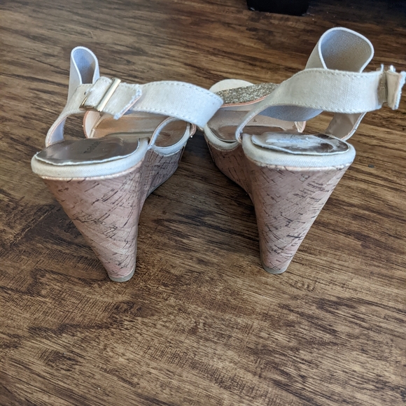 Madden Girl Wedges - Picture 2 of 9